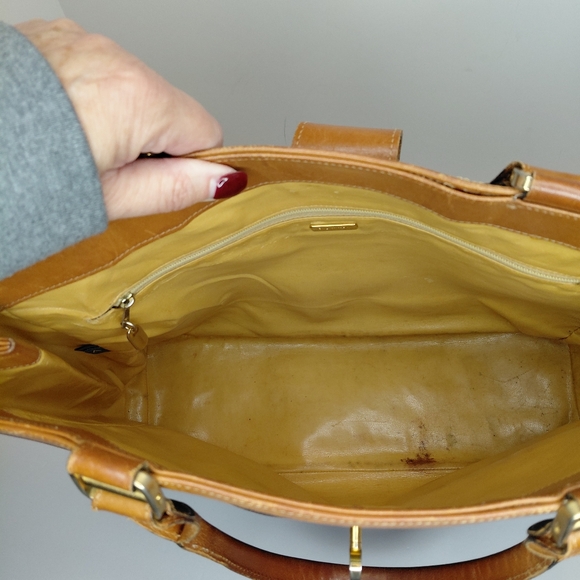 Bally Tote - Picture 4 of 14